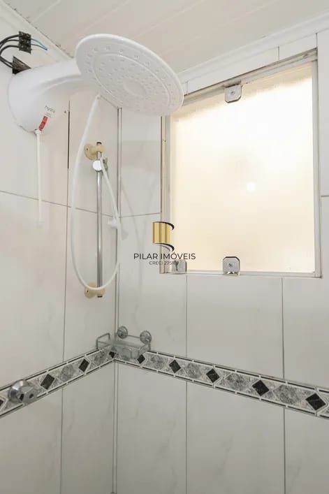 Apartamento de 2 quartos, no Bairro Tristeza, semi-mobiliado, com vaga escriturada.