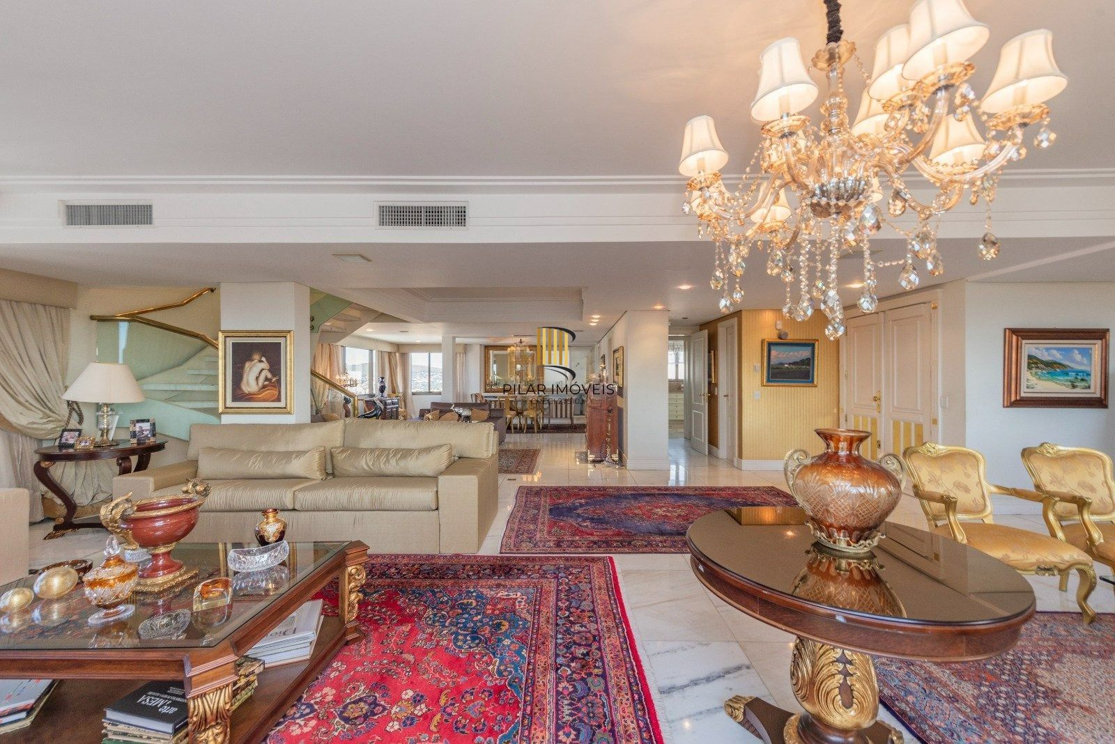 Clássica Cobertura, 600m2 privativos, 4 Dormitórios Sendo 3 Suítes!