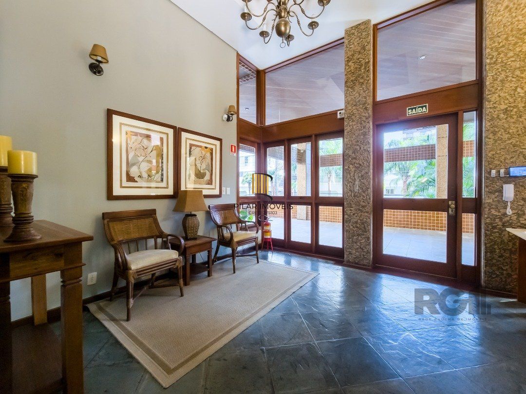 Cobertura com 222m² privativos, 3 quartos, 1 suite, lareira, piscina, 2 vagas no Bairro Rio Branco