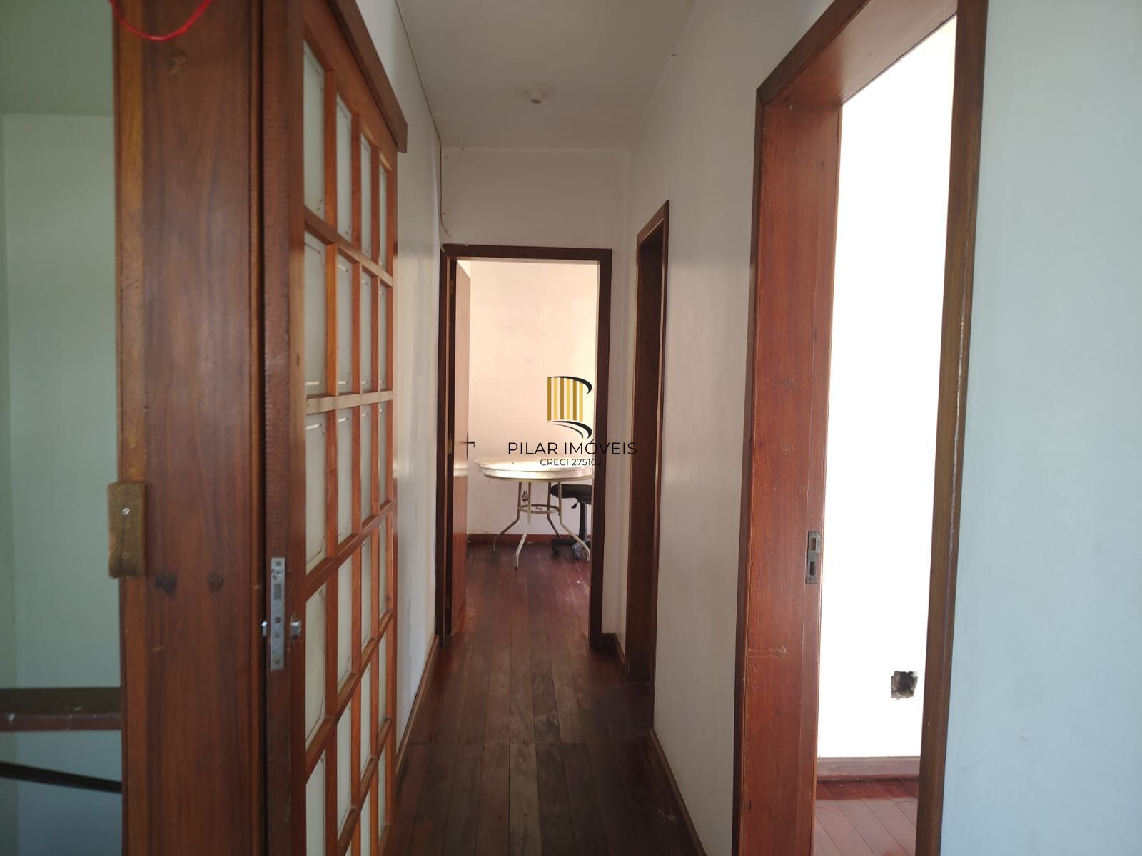 Casa de 4 dormitórios, 1 suíte e 4 vagas de garagem no bairro Cavalhada.