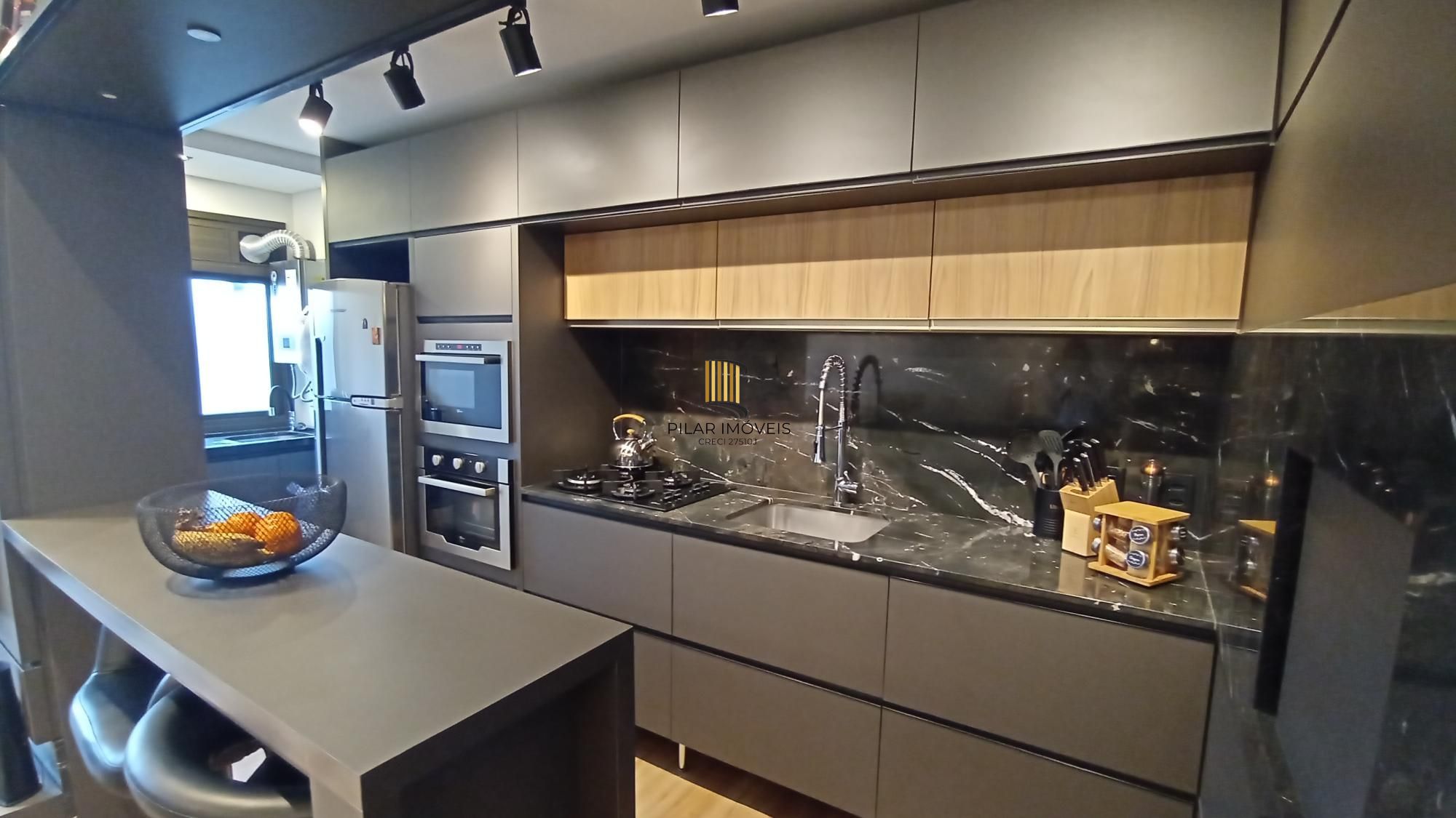 Apartamento com 3 dormitórios e 2 vagas, no bairro Ipanema