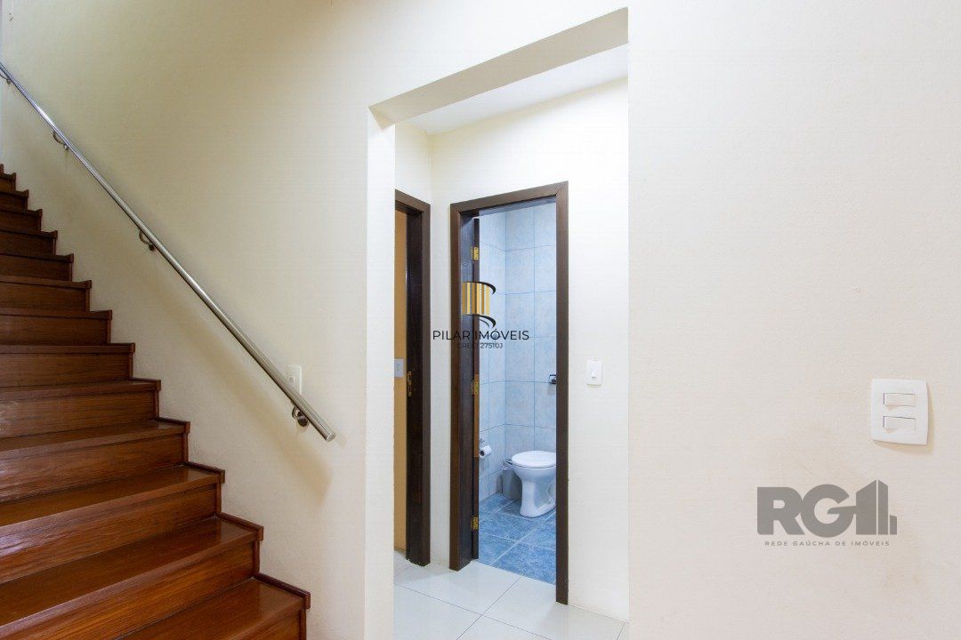Casa para Venda - 220m², 3 dormitórios, sendo 2 suites, 5 vagas - Espirito Santo