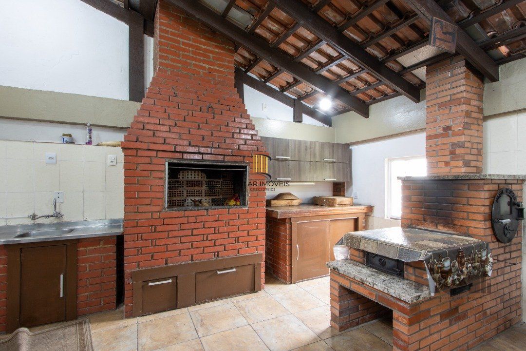 Casa para Venda - 440m², 3 dormitórios, sendo 1 suites, 2 vagas - Santa Tereza