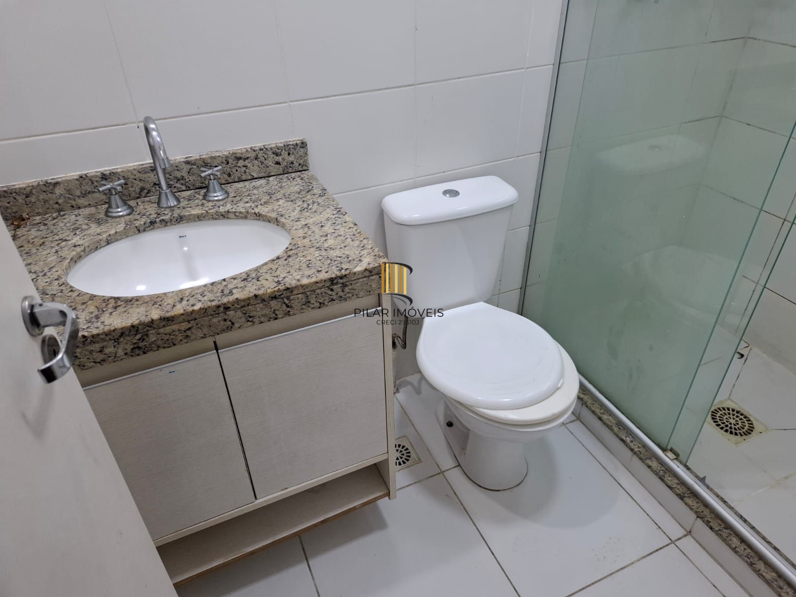 Apartamento de 3 dormitórios, 1 suíte e 2 vagas de garagem.
