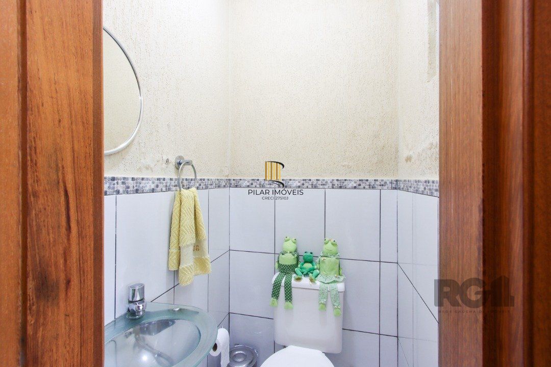 Excelente Casa Tipo Sobrado de alvenaria