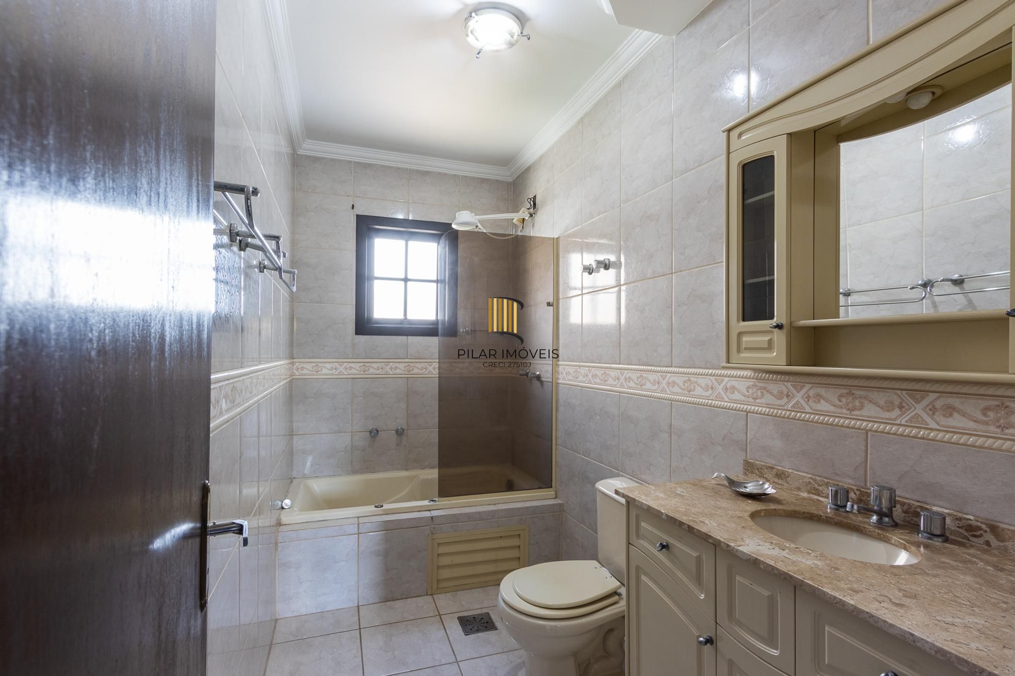 Sobrado, 3 quartos, 2 vagas, pátio com piscina - Bairro Nonoai