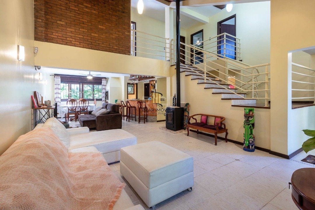Casa para Venda - 308.25m², 3 dormitórios, sendo 1 suites, 5 vagas - Cristal