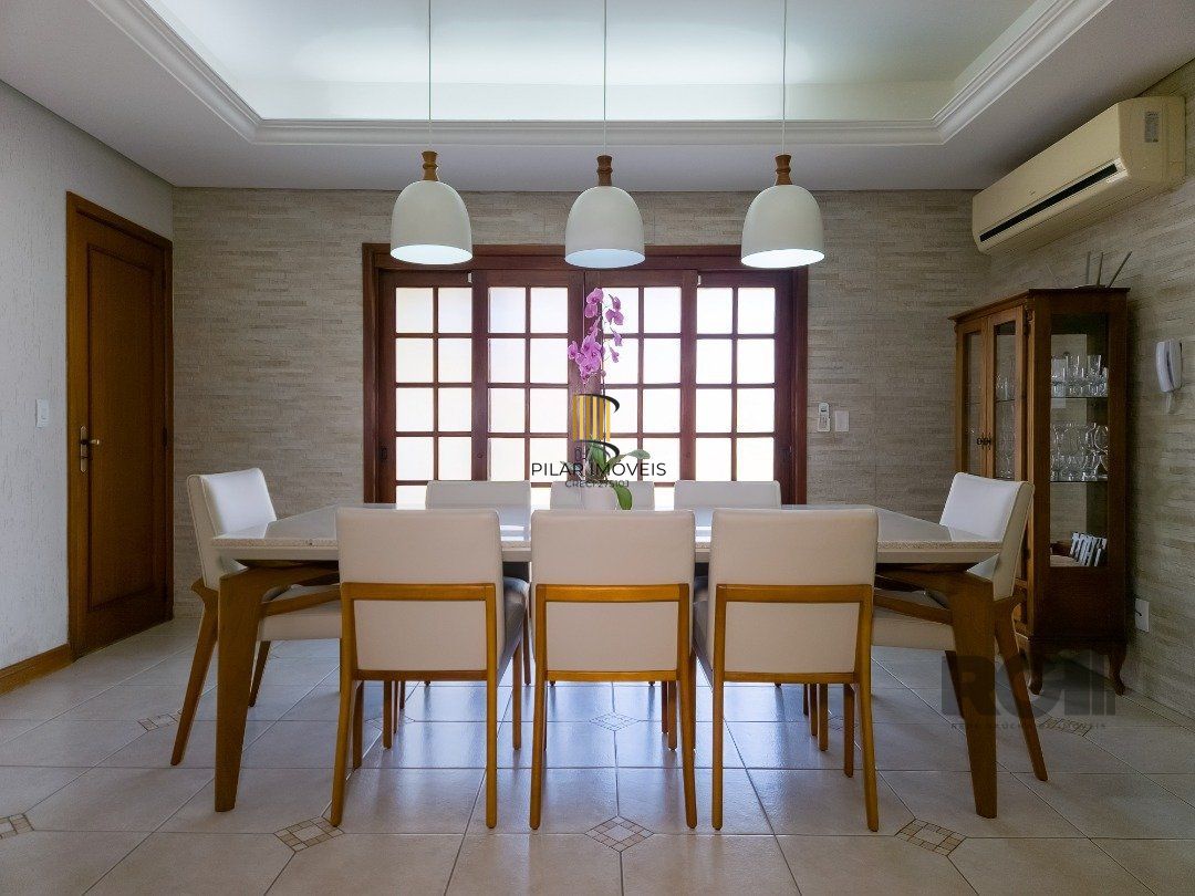 Casa 4 dormitórios no bairro Glória