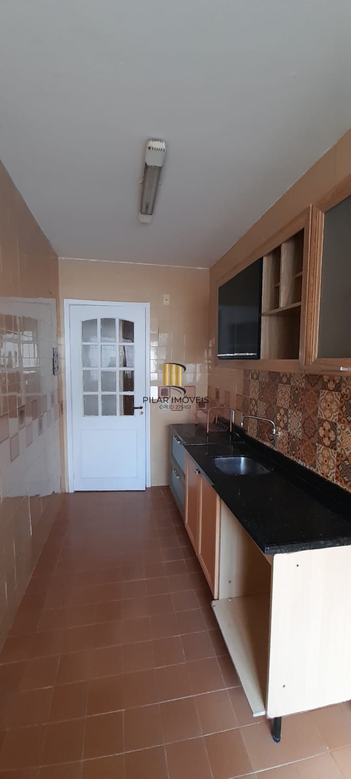 Apartamento desocupado 2 dormitorios + Peças