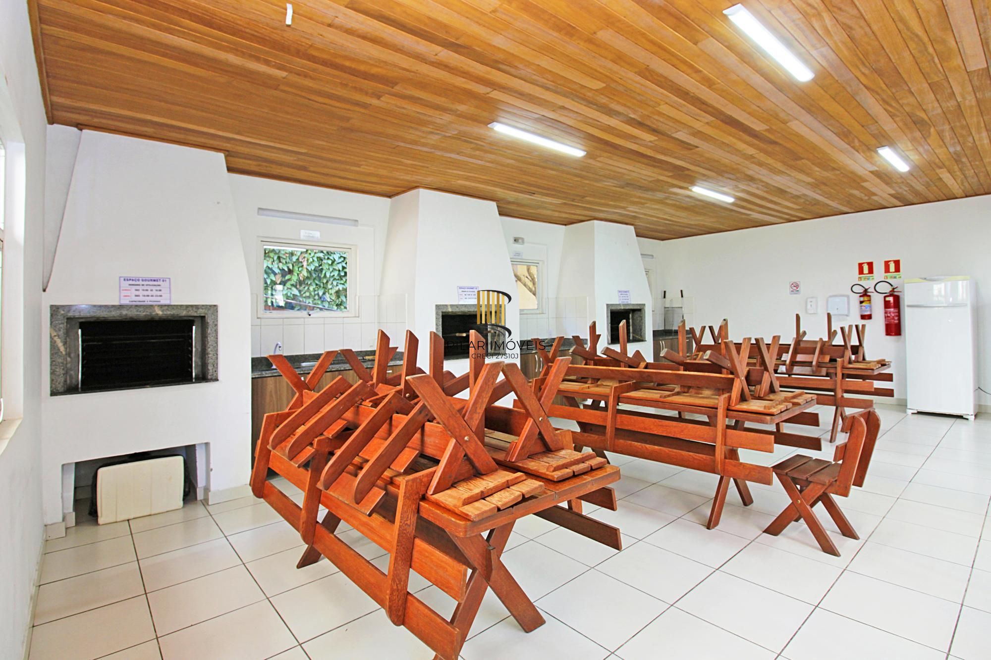 Apartamento de 3 dormitórios, 1 suíte e 2 vagas de garagem cobertas.