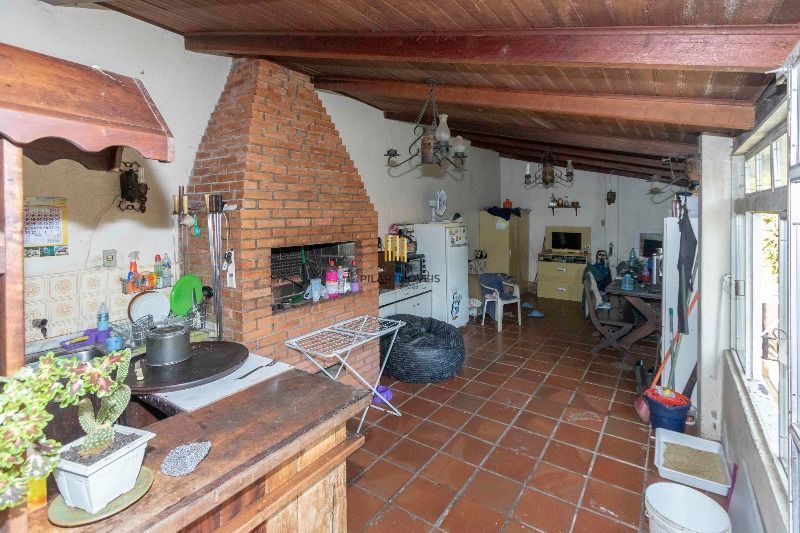 Casa para Venda - 420m², 5 dormitórios, sendo 2 suites, 6 vagas - Nonoai