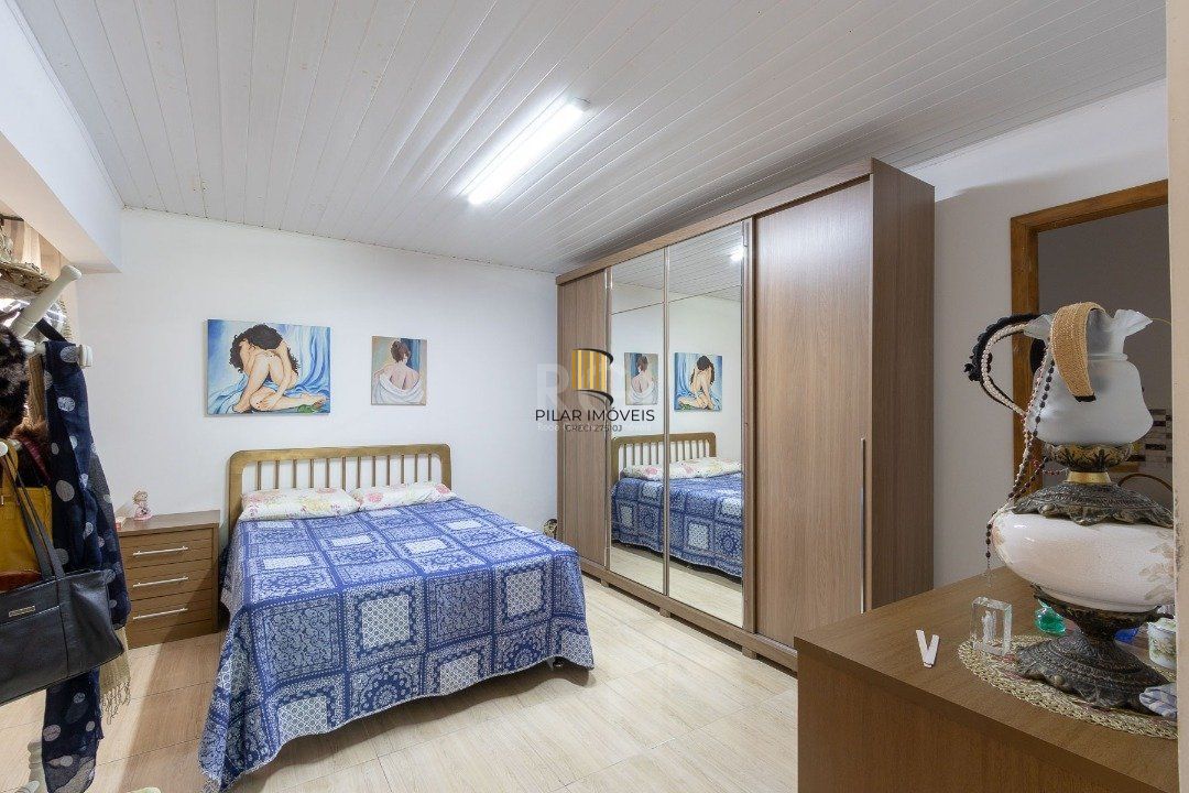 Casa para Venda - 370m², 4 dormitórios, sendo 1 suites, 6 vagas - Lomba do Pinheiro