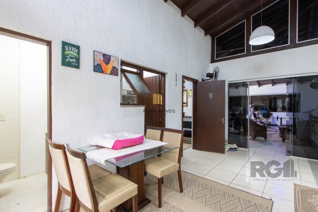 Casa 3 dormitórios no bairro Hípica