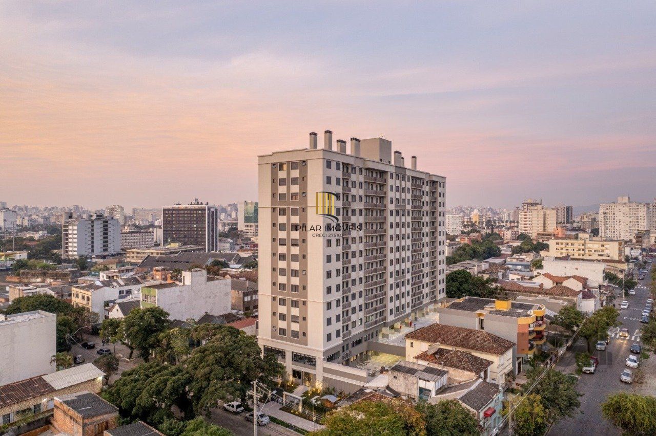 APARTAMENTO SEMIMOBILIADO 2 DORMITÓRIOS SENDO 1 SUÍTE E 1 VAGA ESCRITURADA