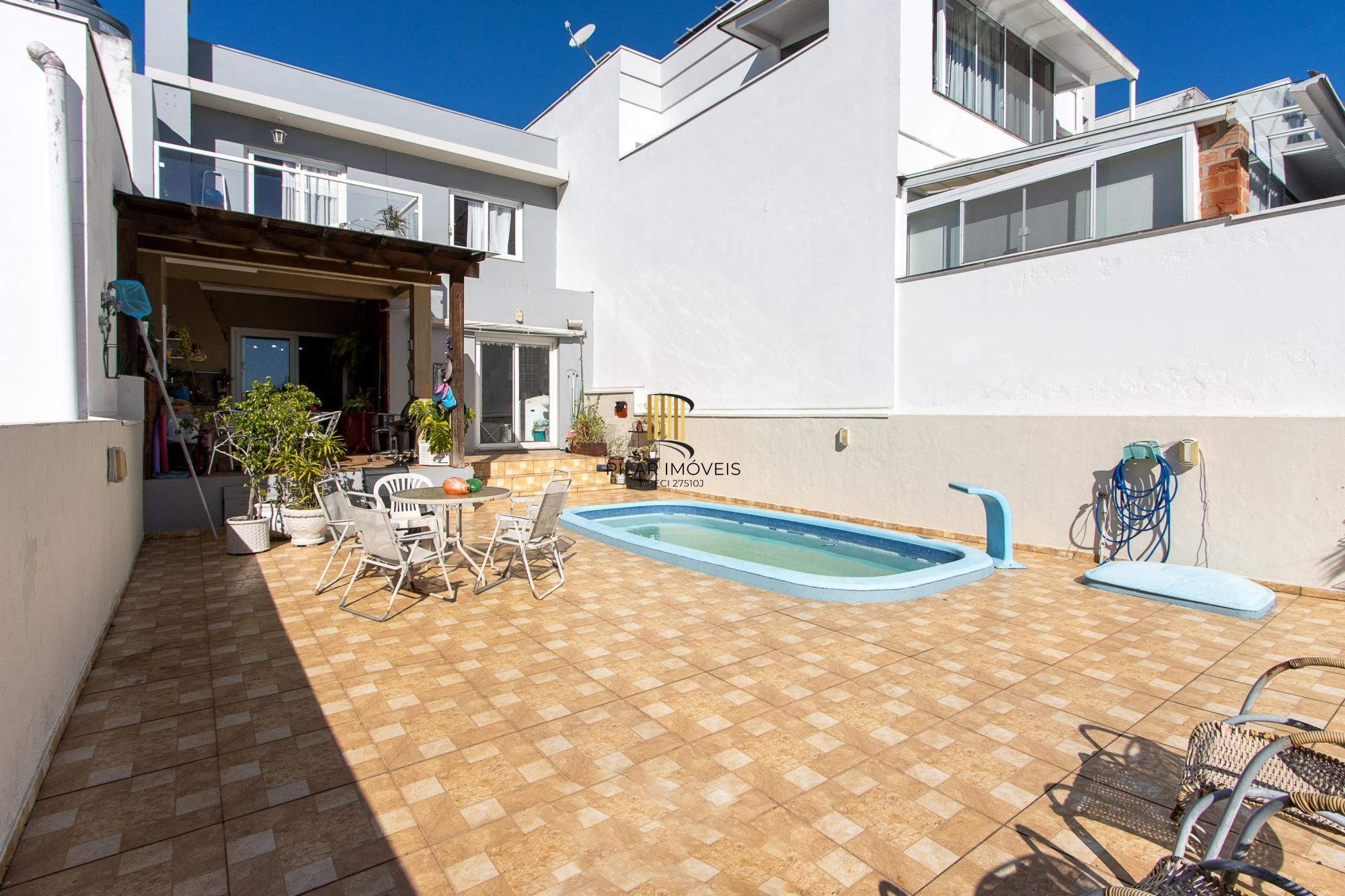 Casa com 3 dormitórios, suíte com closet e piscina no Condomínio Cinque Terre