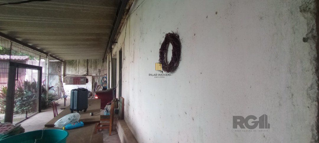 Casa de 3 dormitórios com piscina no Bairro Cristal.