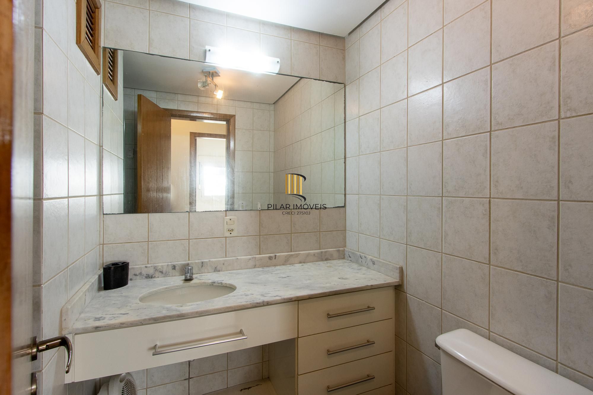 Apartamento com 2 dormitórios (reversível para 3) e 1 vaga escriturada  à venda no coração de Ipanema