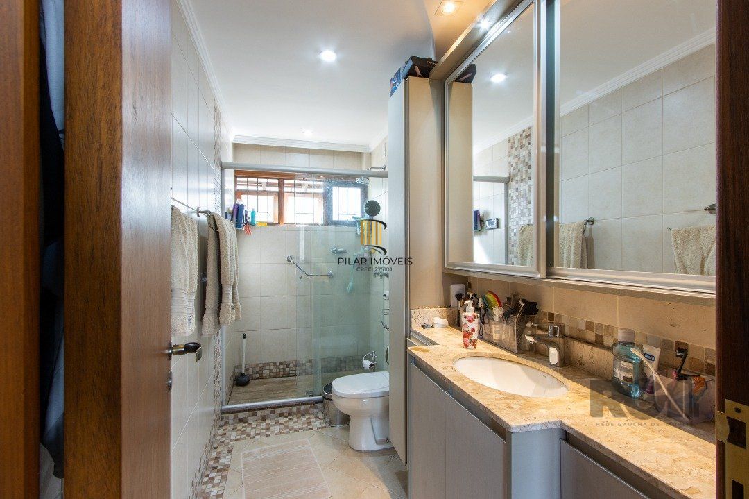 Casa 3 dormitórios no bairro Medianeira