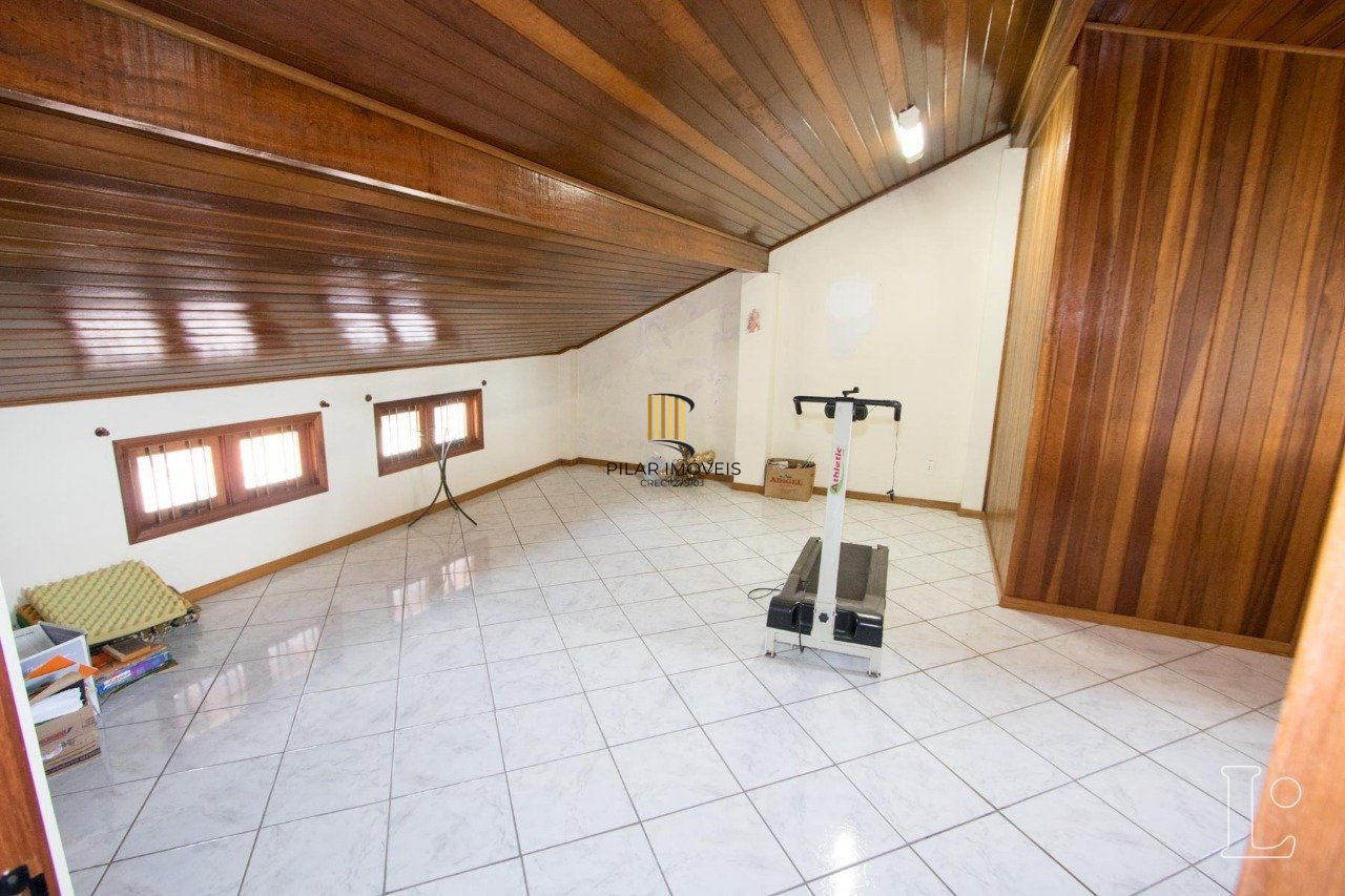 Casa para Venda com 3 dormitórios, sendo 1 suites, e 3 vagas no bairro Imperial Parque