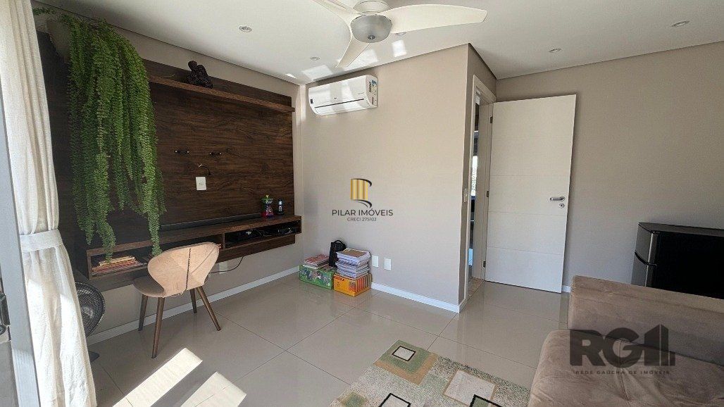 Casa em condomínio com 4 suítes, 4 vagas de garagem, pátio com piscina