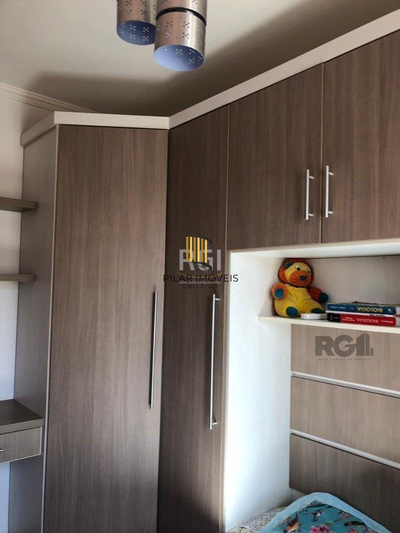 Casa residencial de 3 dormitórios sendo um uma suíte localizada no bairro Guarujá.