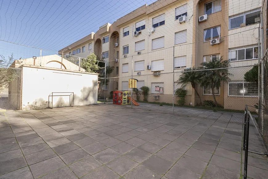 Apartamento de 2 quartos, no Bairro Tristeza, semi-mobiliado, com vaga escriturada.