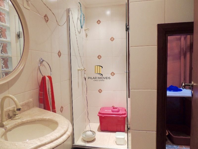 Casa para Venda com 3 dormitórios, sendo 2 suites e 3 vagas no bairro Belém Novo