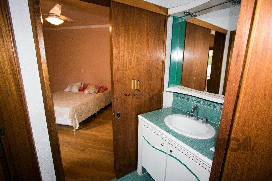 Sobrado com 6 suites, lareira, lavabo, pátio - Bairro Belém Velho