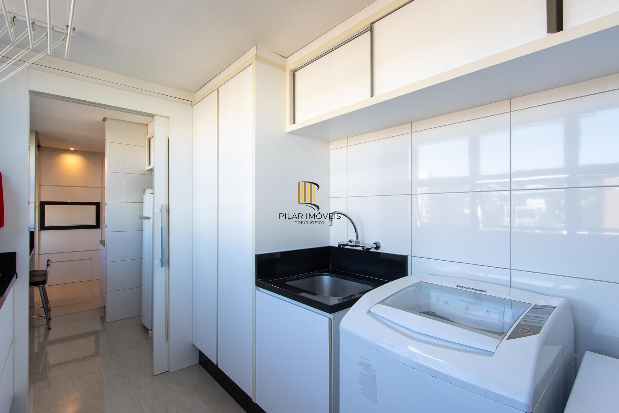 Excelente apartamento de 3 dormitórios, 1 suíte e 2 vagas no bairro Tristeza.