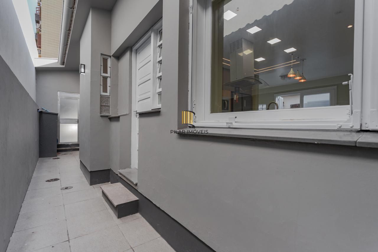 Casa de 3 dormitórios á venda no Jardim Lindóia em Porto Alegre