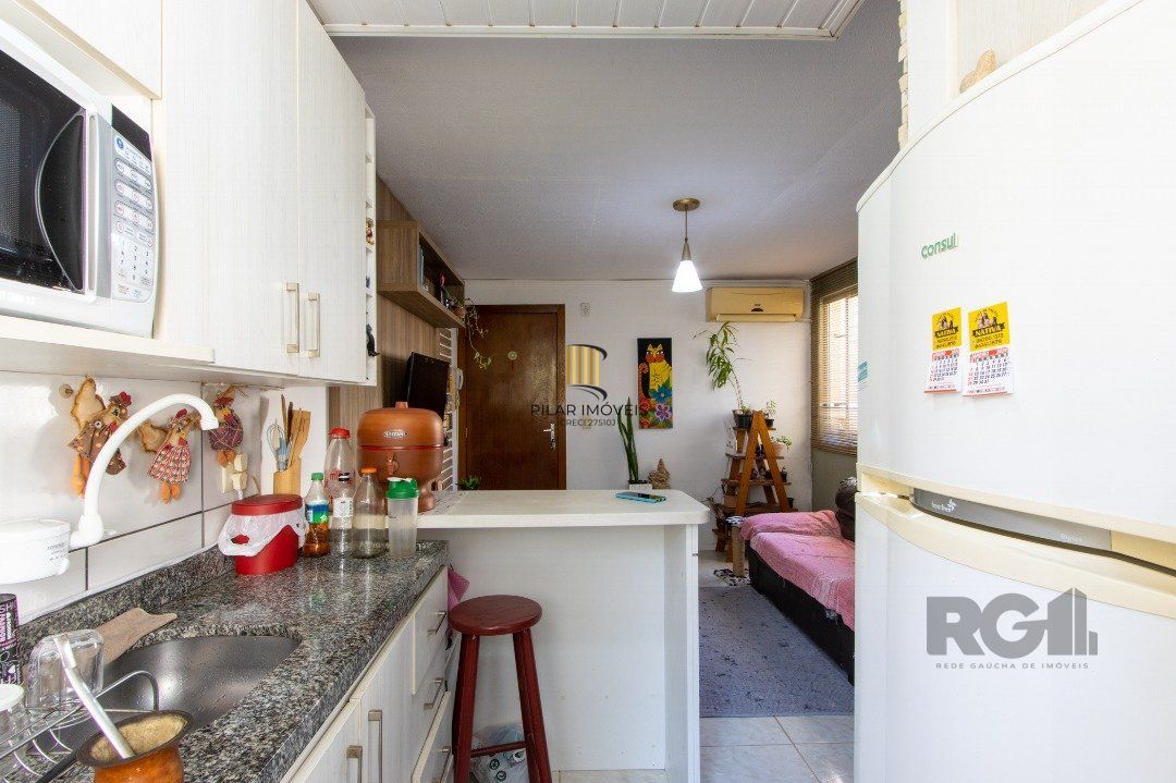 Apartamento semimobiliado com 2 dormitórios, banheiro social e 1vaga rotativa