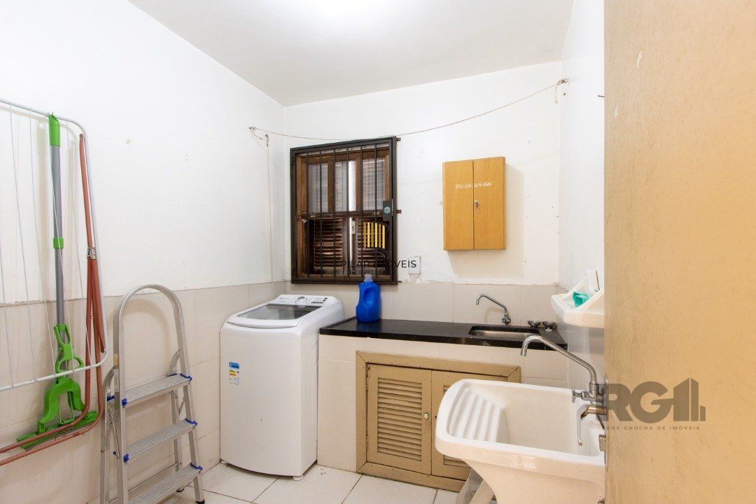 Apartamento de  186,66m2, 4 dormitórios, 1 suíte, 3 banheiros, 4 vagas,no bairro Rio Branco.