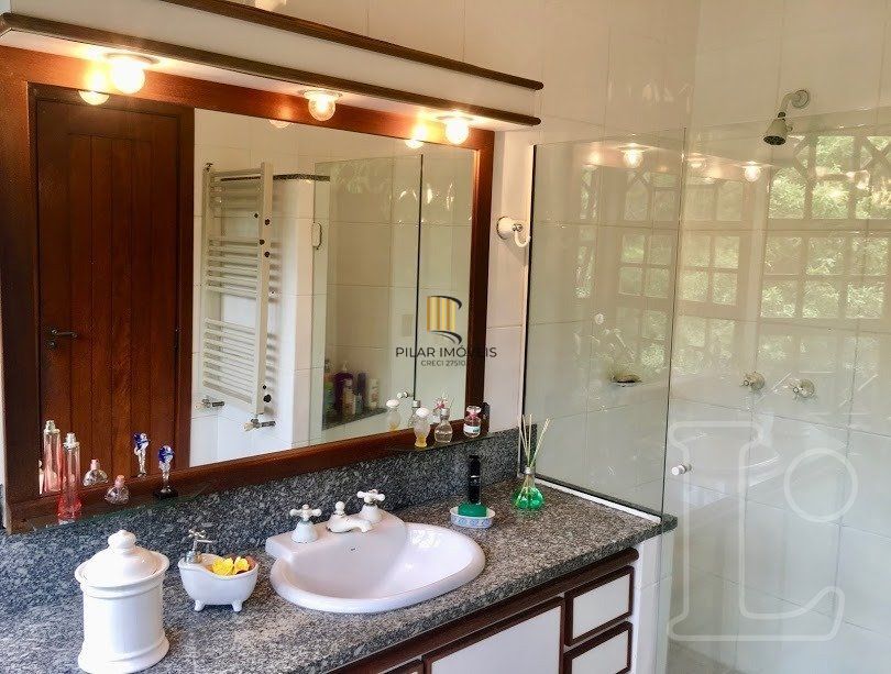 Casa para Venda - 570m², 3 dormitórios, sendo 1 suites, 2 vagas - Hípica