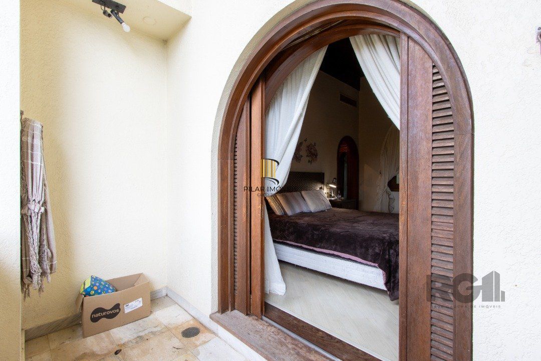 Casa para Venda - 645m², 4 dormitórios, sendo 4 suites, 11 vagas - Tristeza