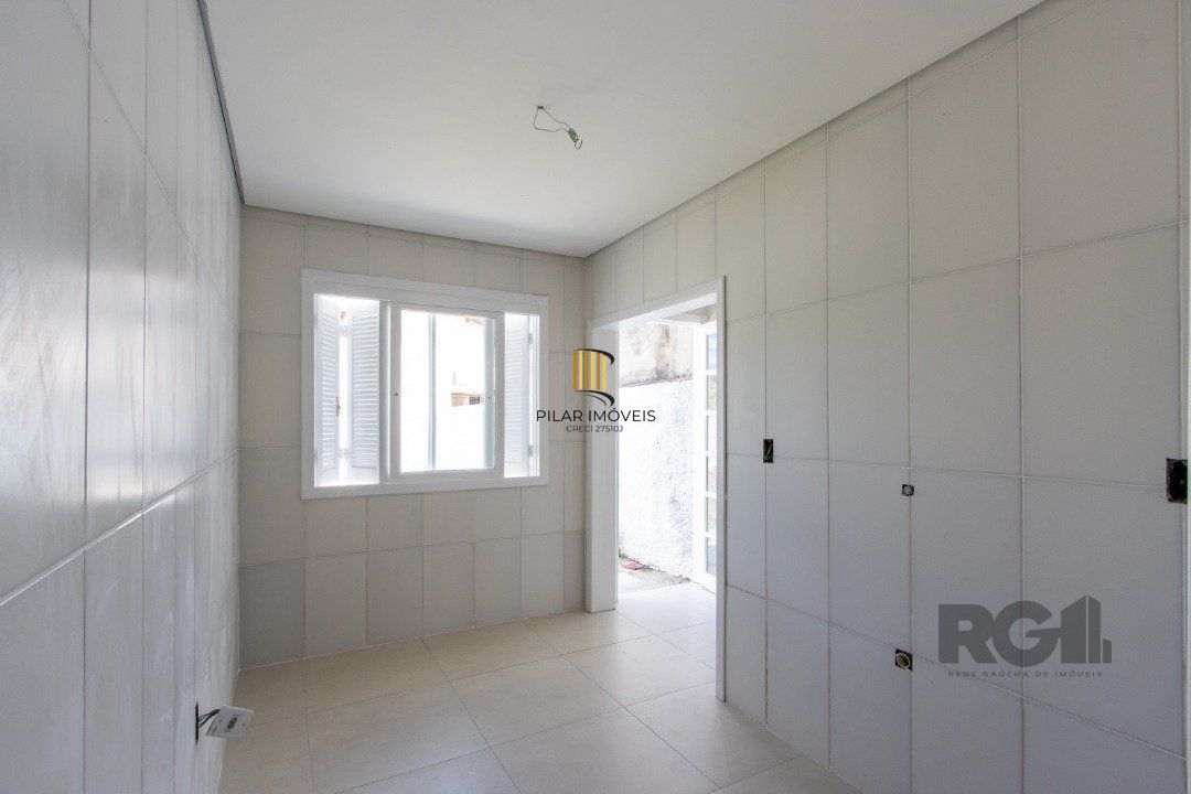 Casa  no Bairro Hípica, 100% reformada, 2 dormitórios, 1 vaga de garagem.