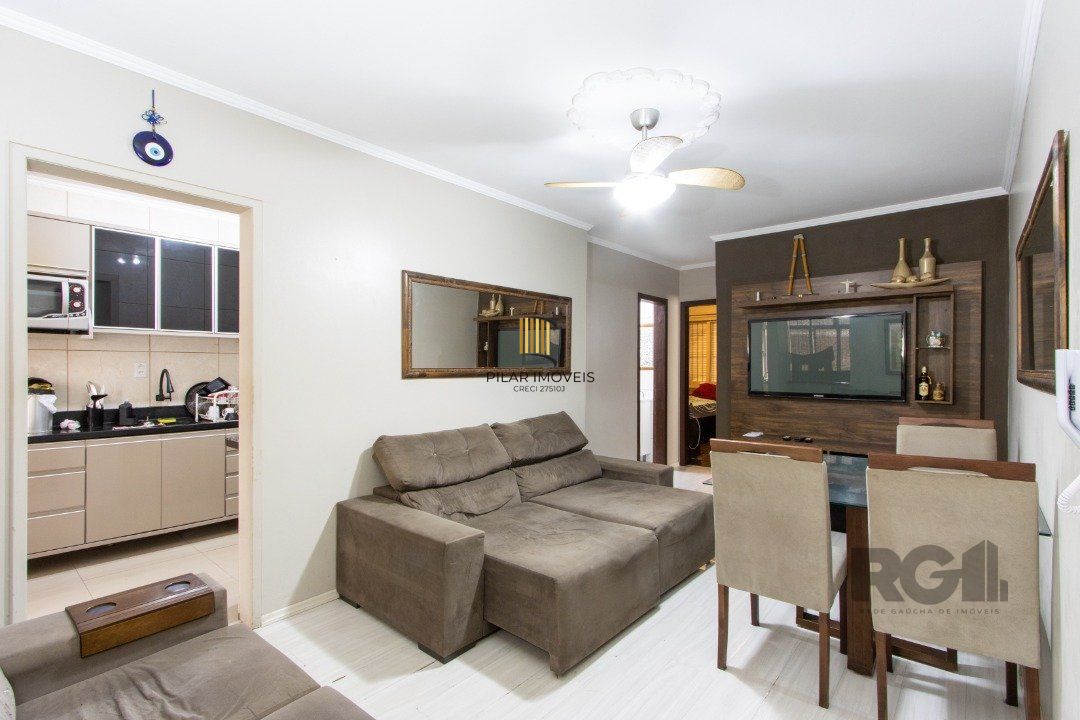 Apartamento com 70m² de área privativa, possui 3 dormitórios, sala para 2 ambientes, banheiro social, cozinha com móveis planejados e área de serviço.