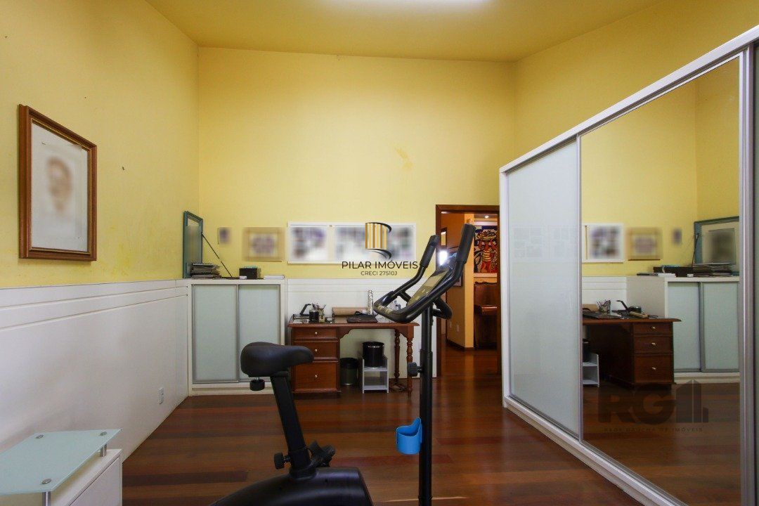 Casa com 4 dormitórios, sendo 1 suíte, com 2 vagas cobertas, no bairro Nonoai, Porto Alegre, RS