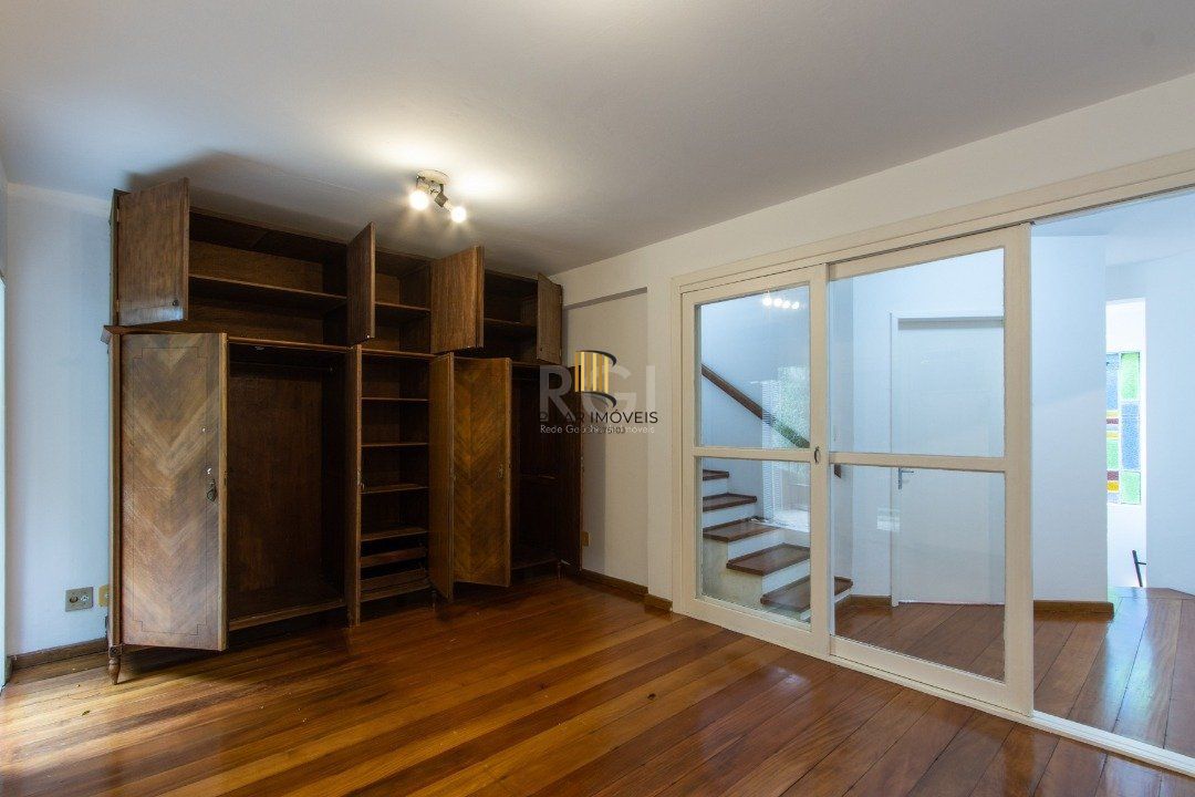 Sobrado com 300m² à venda, 3 quartos, 1 suite, 2 vagas - Bairro Espírito Santo