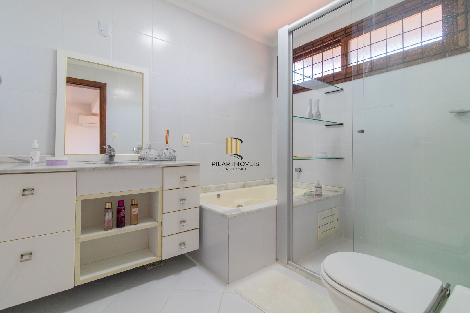 Casa para Venda - 410m², 3 dormitórios, sendo 3 suites, 2 vagas - Ipanema