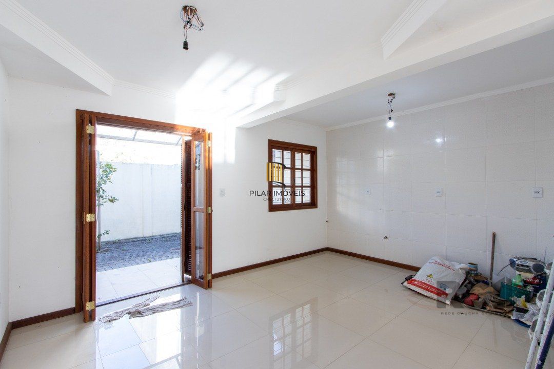 Casa para Venda - 120m², 3 dormitórios, sendo 1 suites, 1 vaga - Guarujá