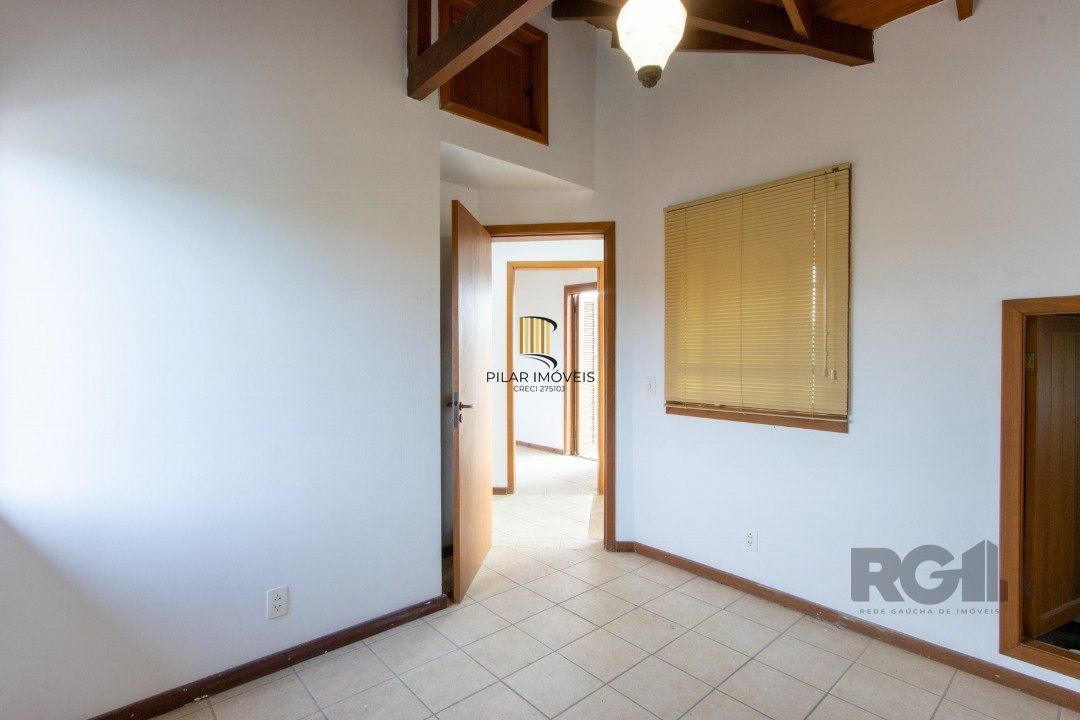 Casa 4 dormitórios no bairro Ipanema