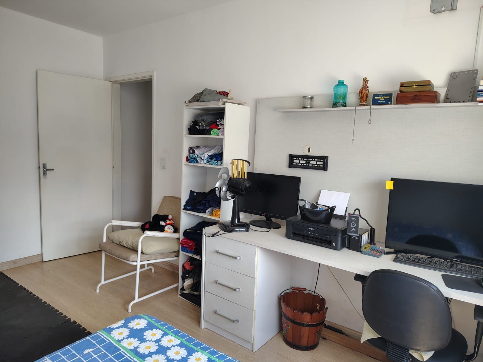 Apartamento de 2 dormitórios, 2 banheiros e 1 vaga no bairro Cristal.