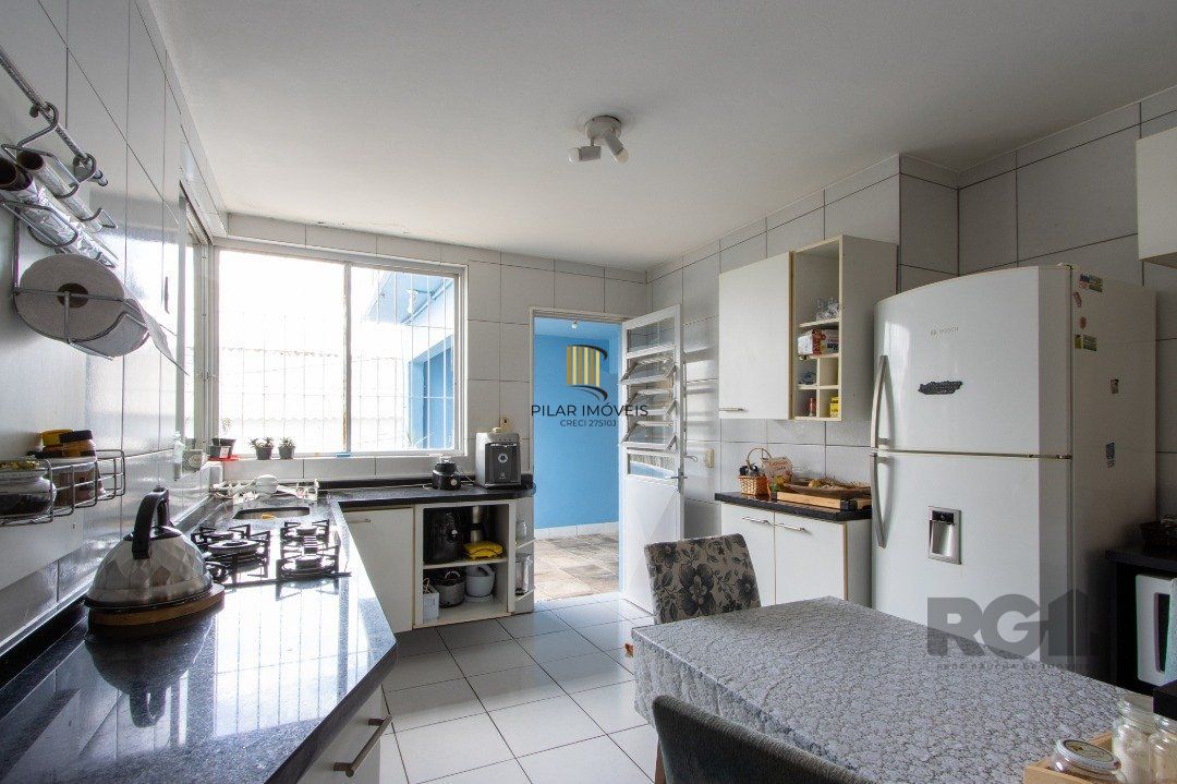 Casa, 5 dormitórios, sendo 1 suíte, 312m² privativos, 8 vagas - Bairro Vila Nova
