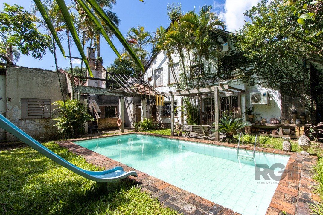 Casa 7 dormitórios no bairro Pedra Redonda