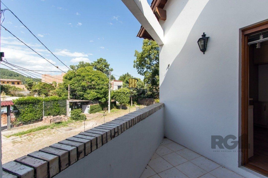 Casa 3 dormitórios no bairro Serraria