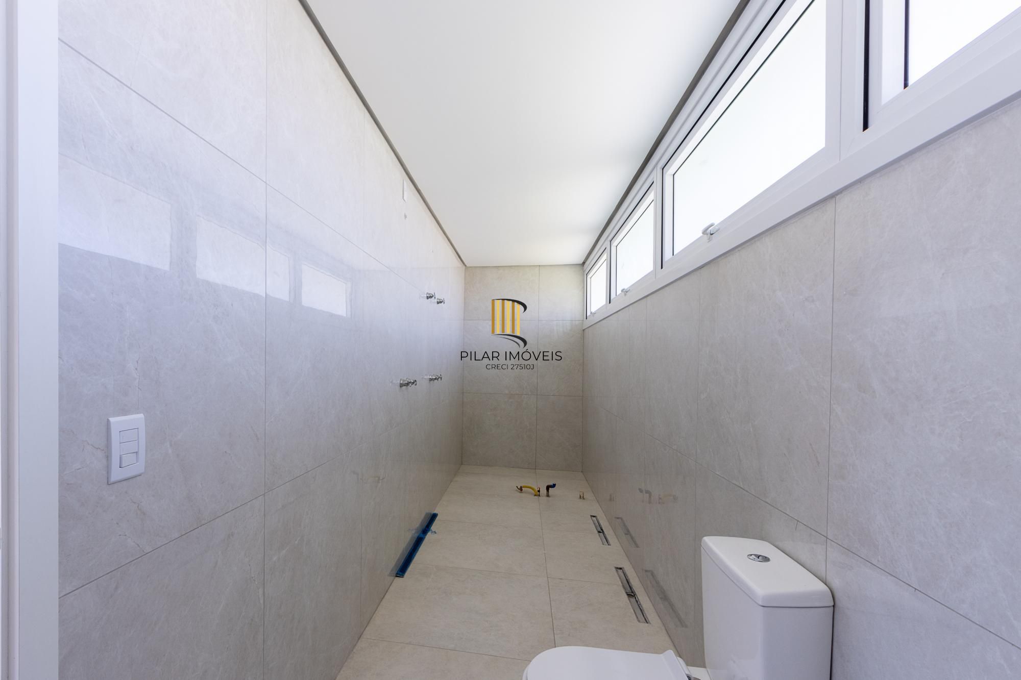 Casa Condominio para Venda - 300m², 4 dormitórios, sendo 4 suites, 2 vagas - Alphaville