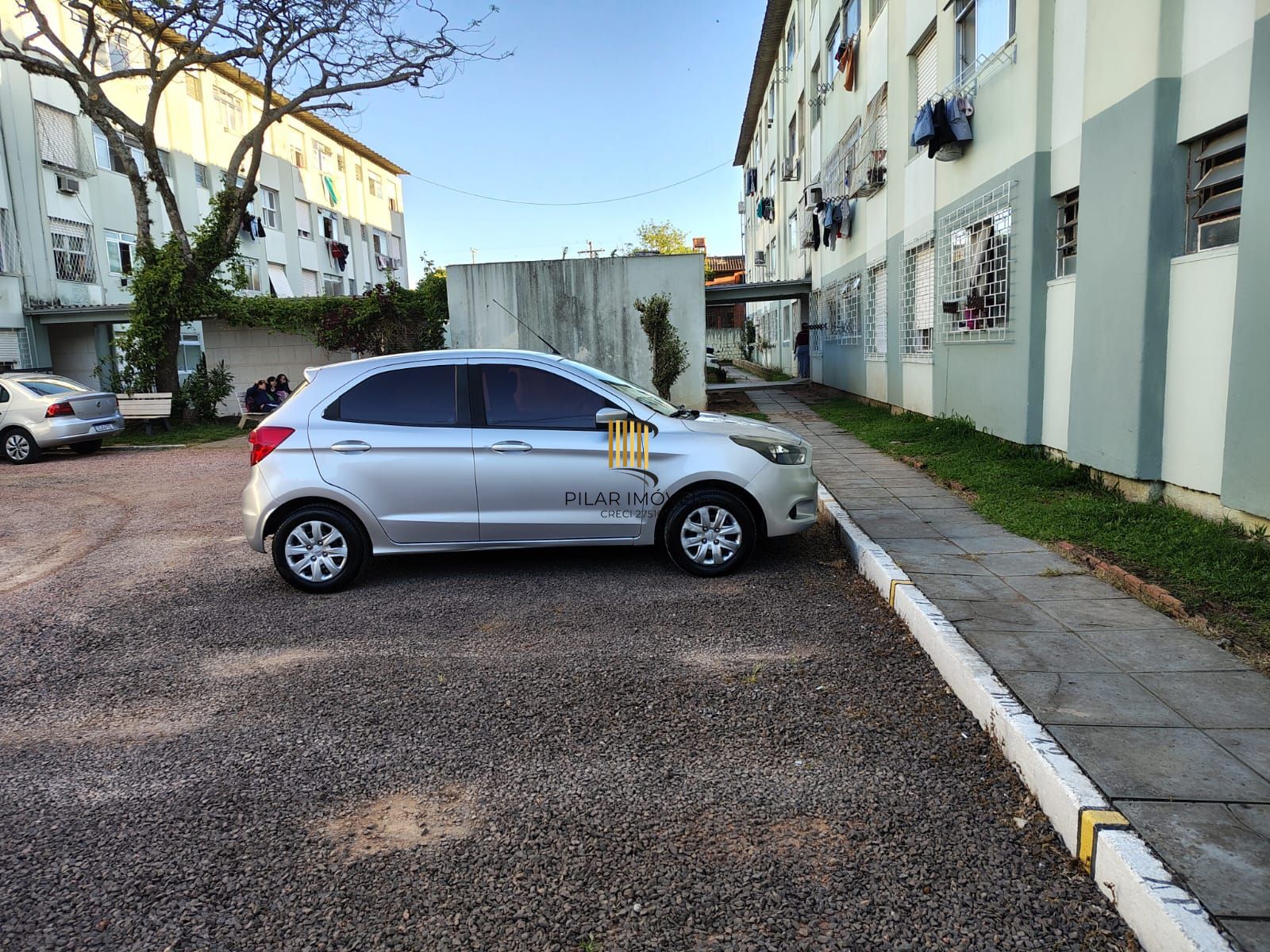 Apartamento de 2 dormitórios, 1 vaga, no bairro Camaqua.