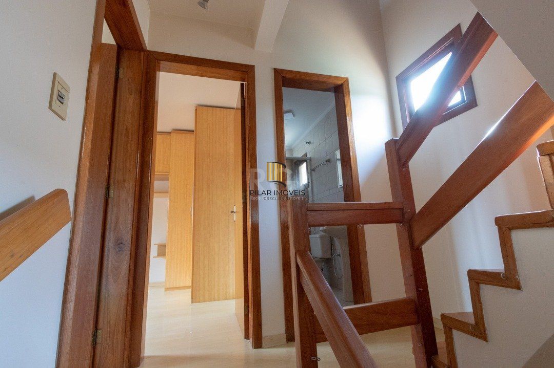 Casa de Condomínio 3 dormitórios no bairro Camaquã
