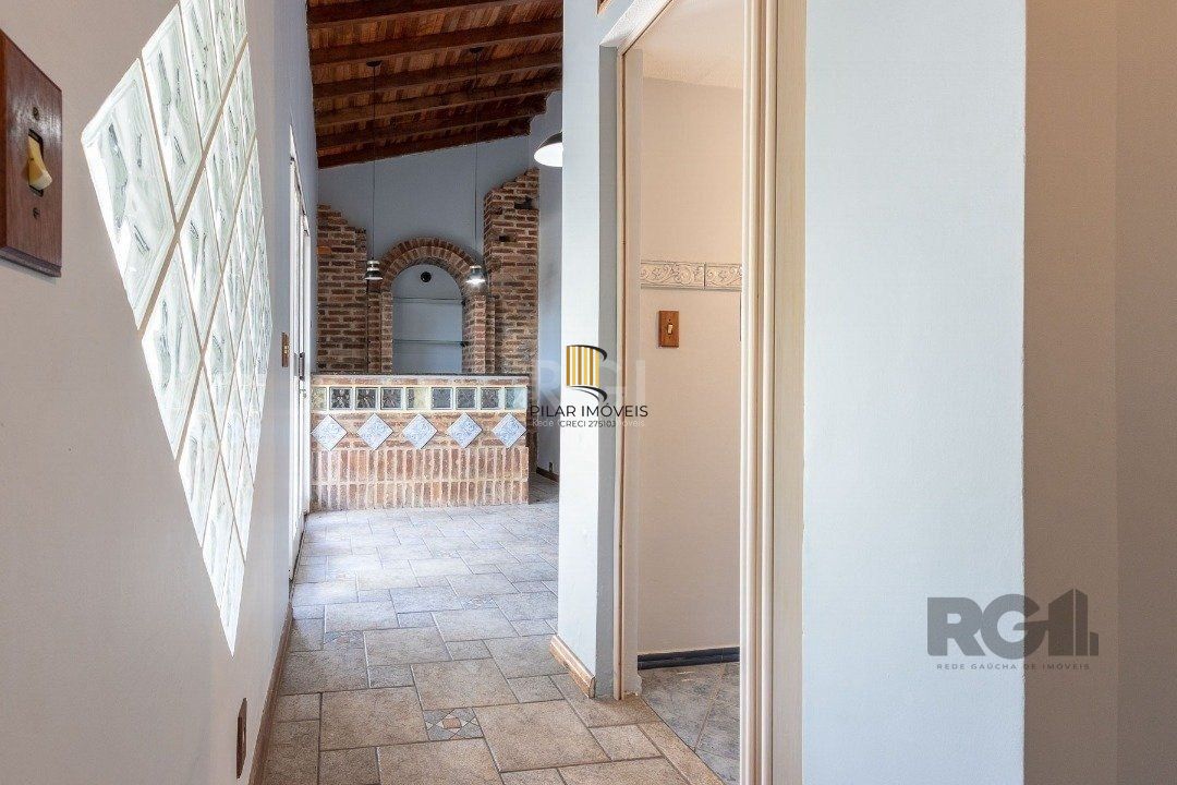 Casa em condomínio com 3 dormitórios, 3 banheiros no bairro Cristal