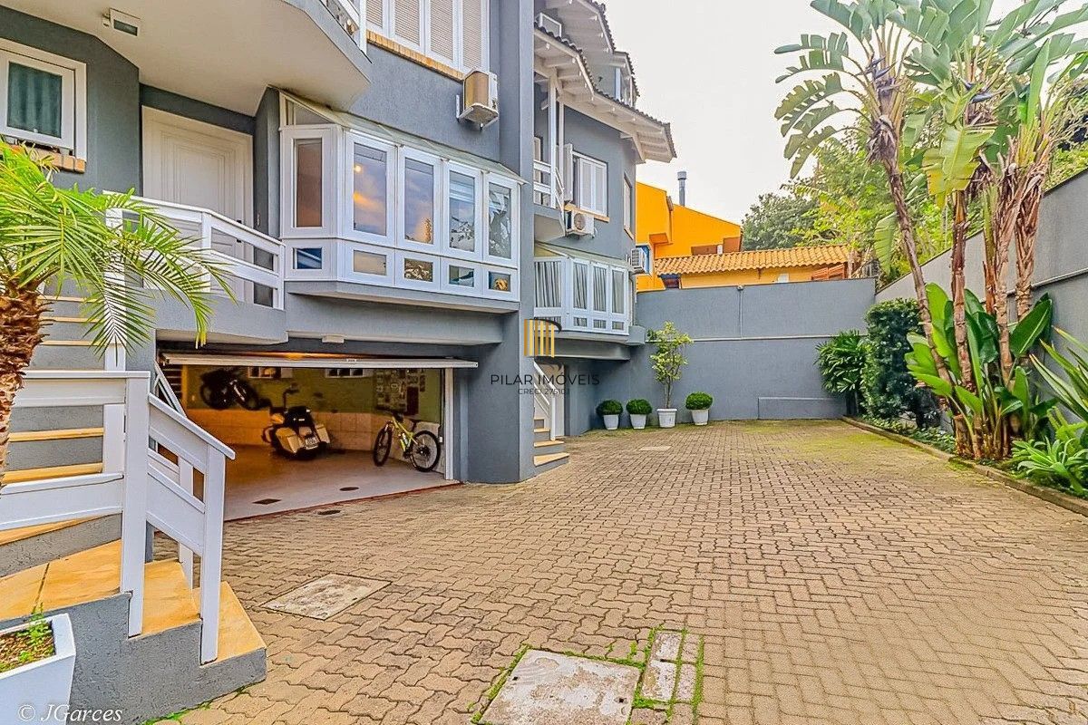Casa em Condomínio à venda com 286m², 3 dormitórios, 1 suíte, 3 vagas, no bairro Jardim Isabel em Porto Alegre